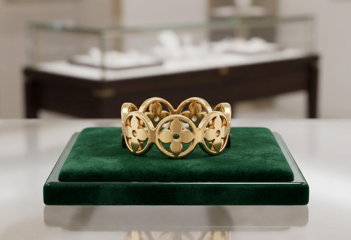Stainless steel gold clover ring (size 9)