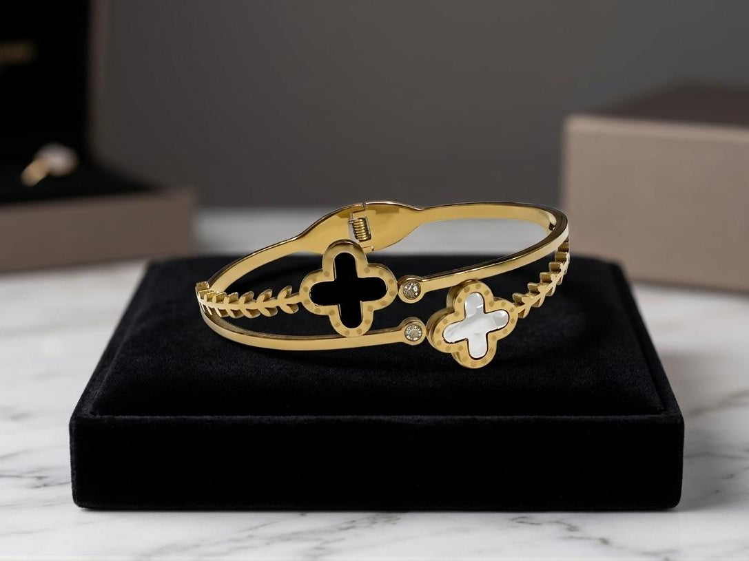 Stainless steel double clover handcuff