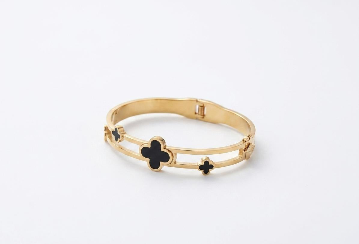 Stainless steel Gold handcuff with black clover