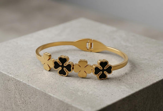 Stainless steel Gold handcuff with black clover