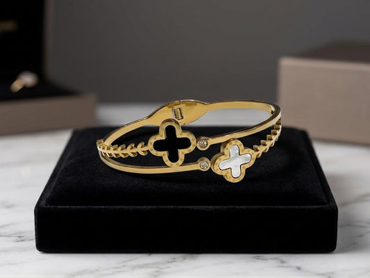Stainless steel double clover handcuff