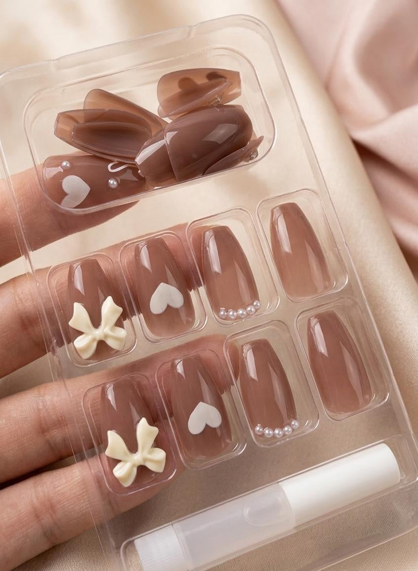 Press on nail (brown)