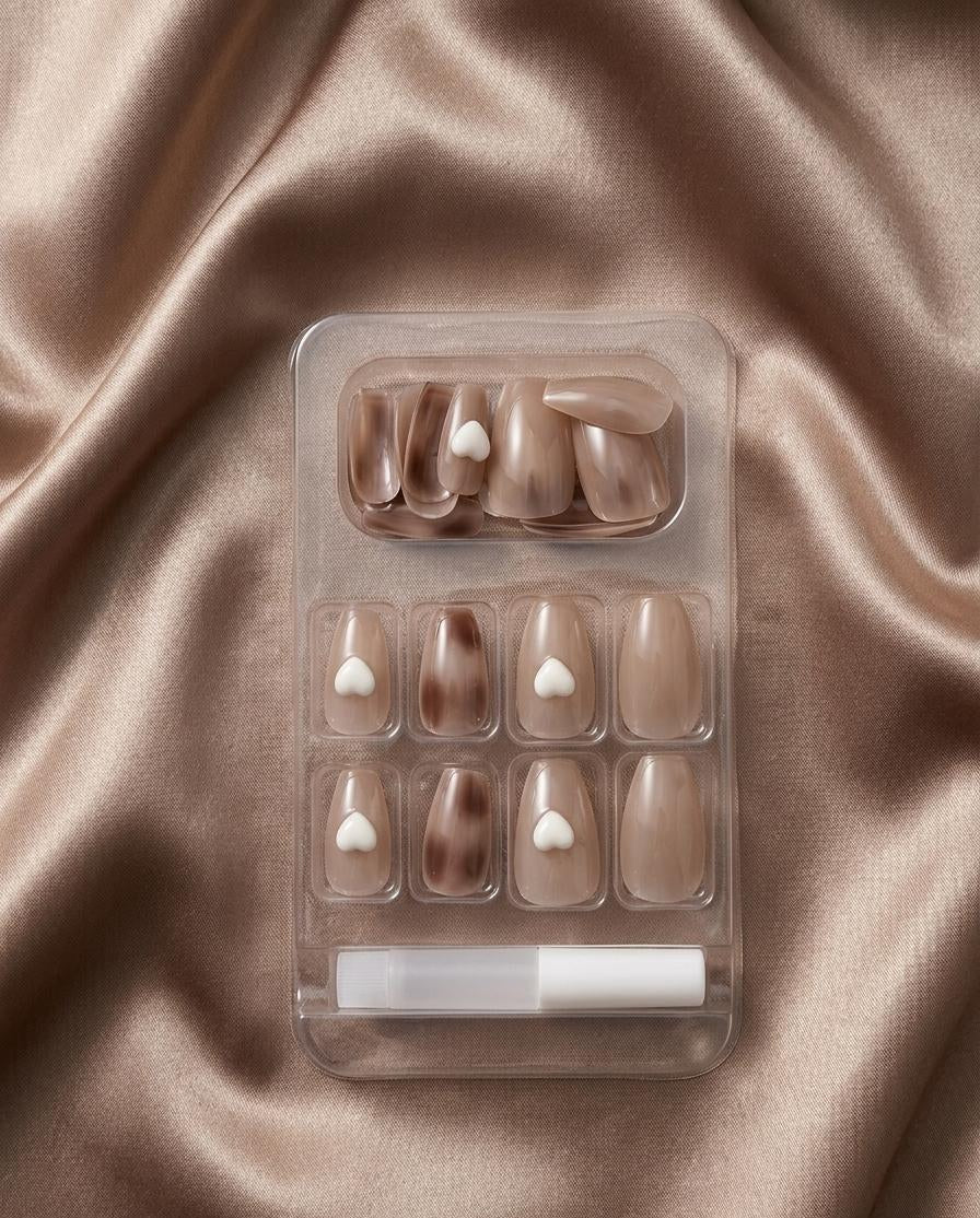 Press on nail (nude)
